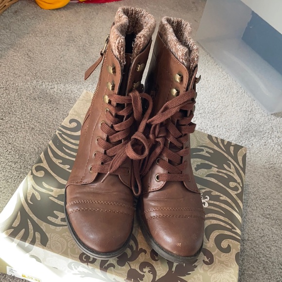 Shoes - Brown boots